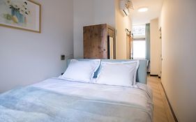 Hotspot Location, Wifi, Bed En Koffie Harmony
